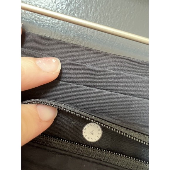 Lululemon Black & White Dot Mesh Jogging Shorts - Size Women's 4 - Picture 5 of 5